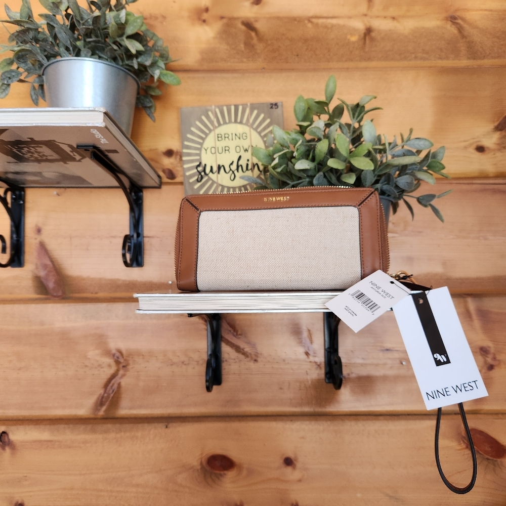 Nine West NWT Astoria SLG Natural‎ Canvas Wristlet Strap Clutch Organizer Wallet